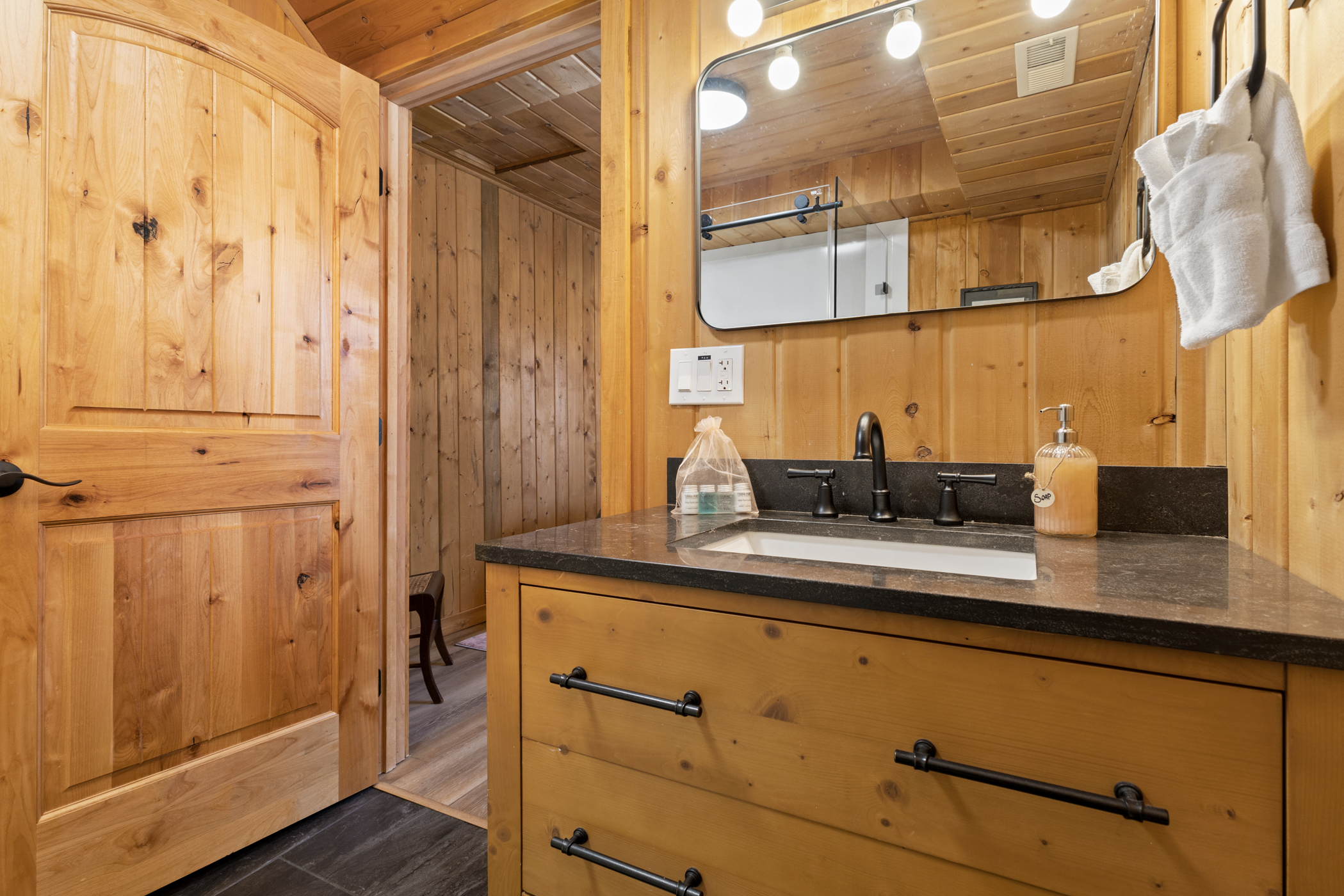 Ensuite Bathroom 1 | Vanity