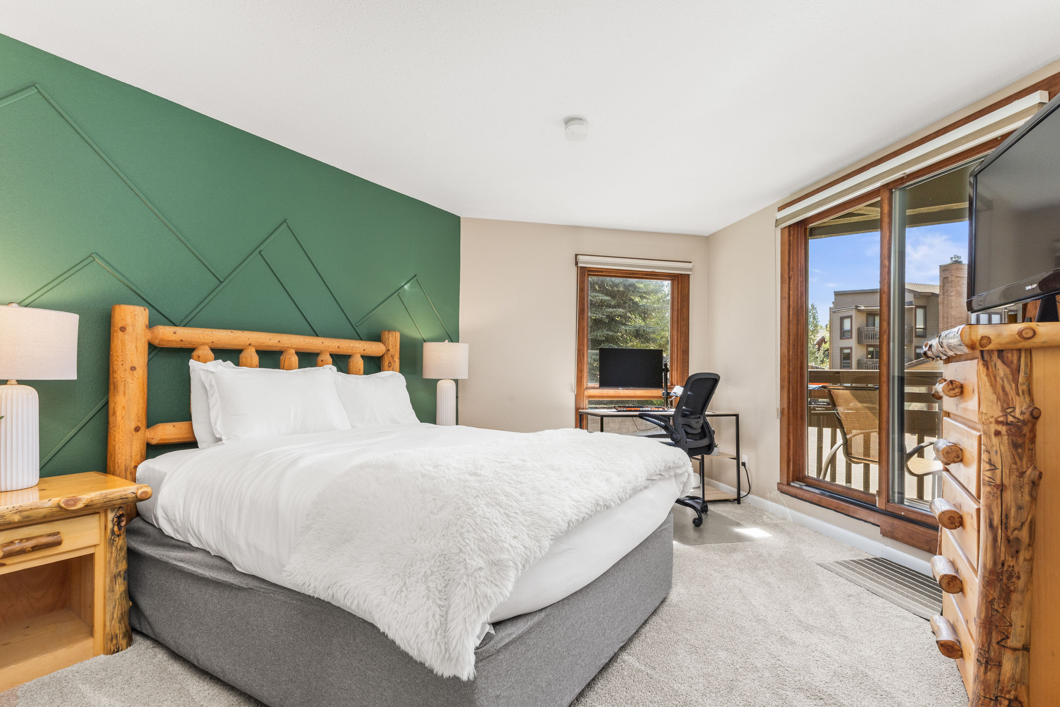 Bedroom #2 | Queen, Ensuite Bathroom, SmartTV & Desk