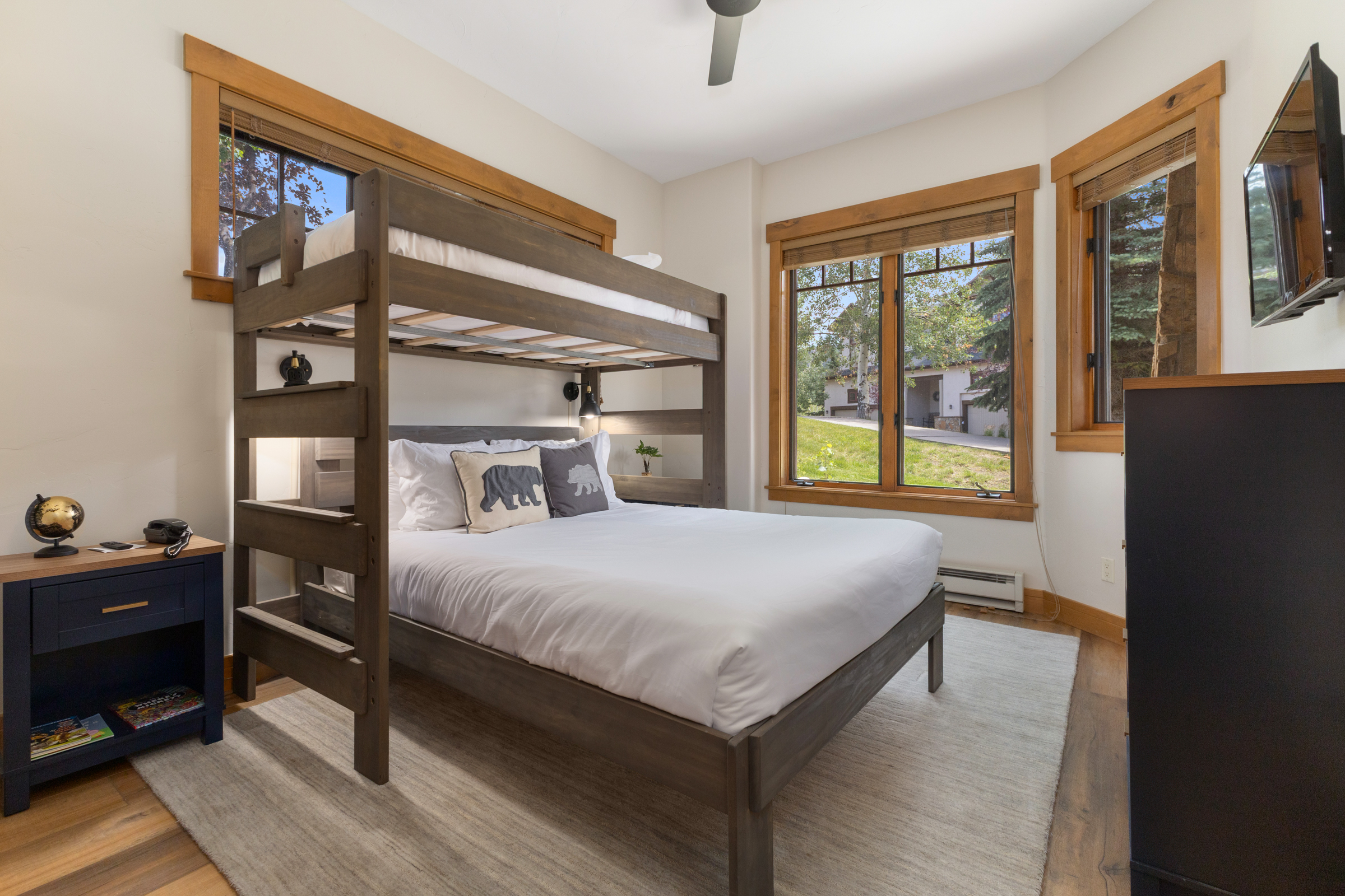Bedroom 2 | Twin Over Queen Bunk Bed 