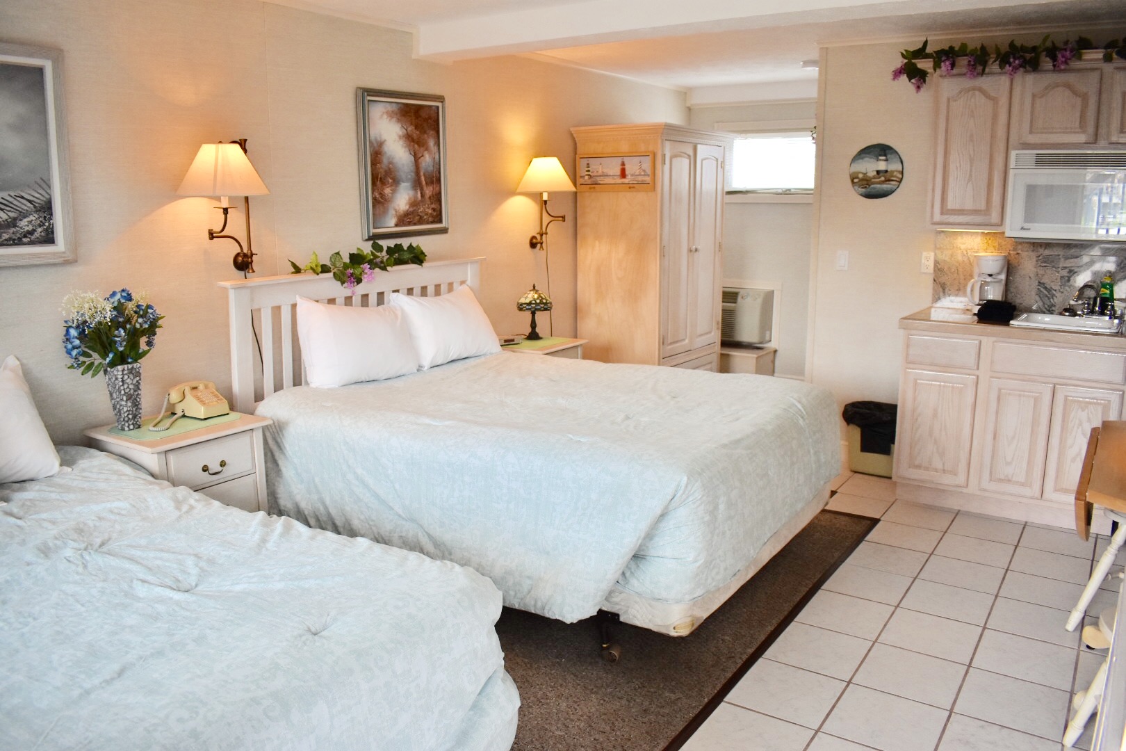 Studio unit featuring one queen bed and one double bed