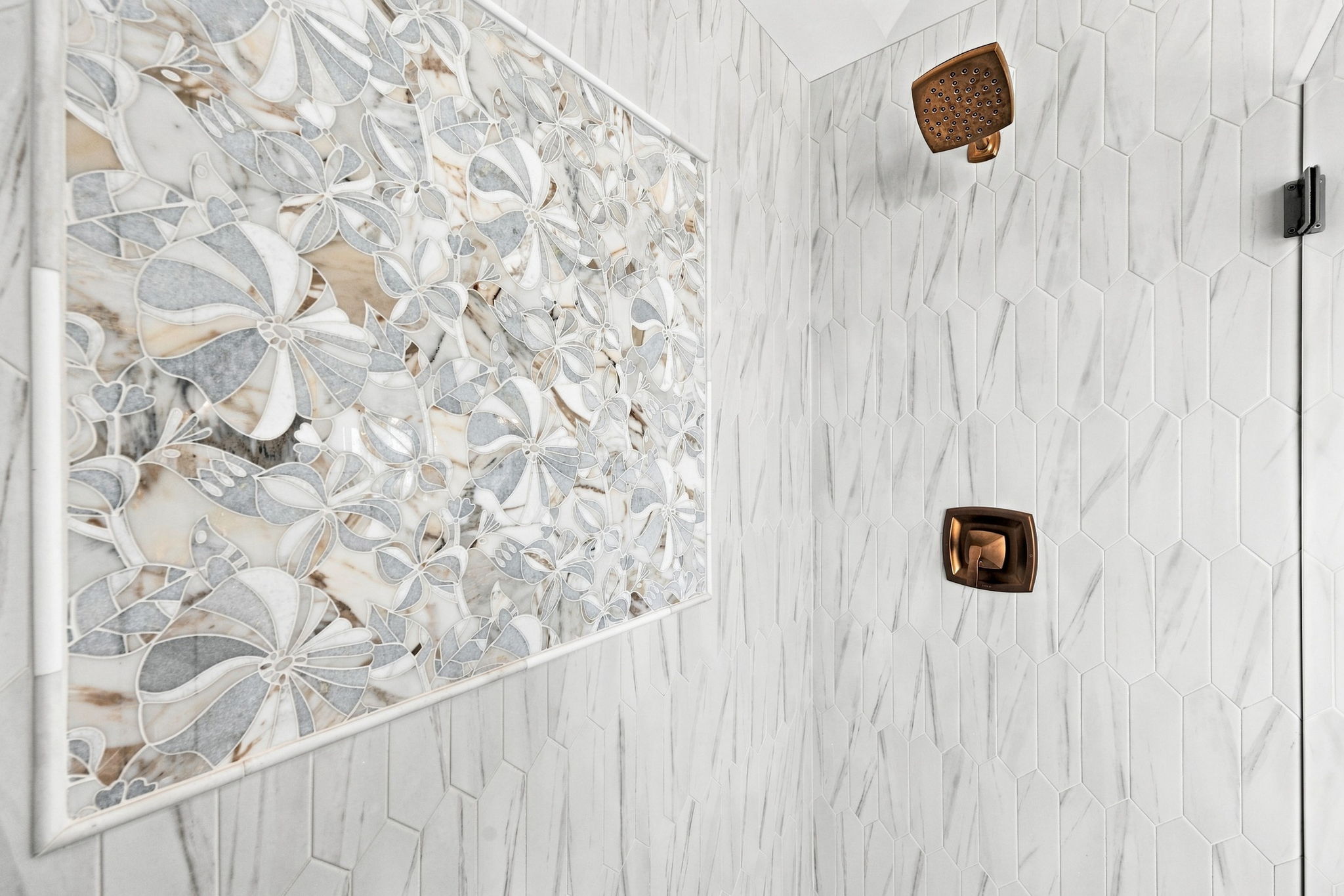 Every detail shines in this luxurious shower.