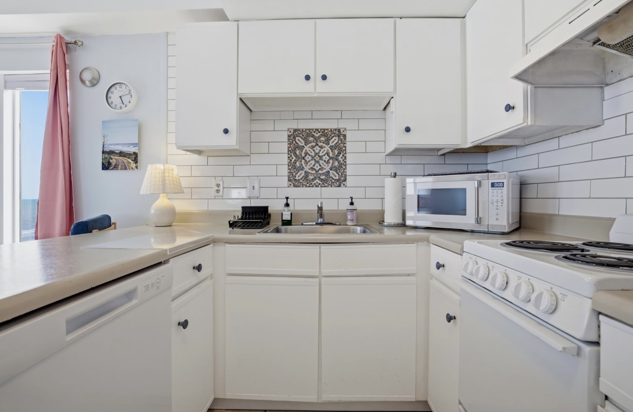 A well-equipped kitchen ready for everything from morning coffee to a quiet dinner in — fresh, simple, and thoughtfully styled. ⭐