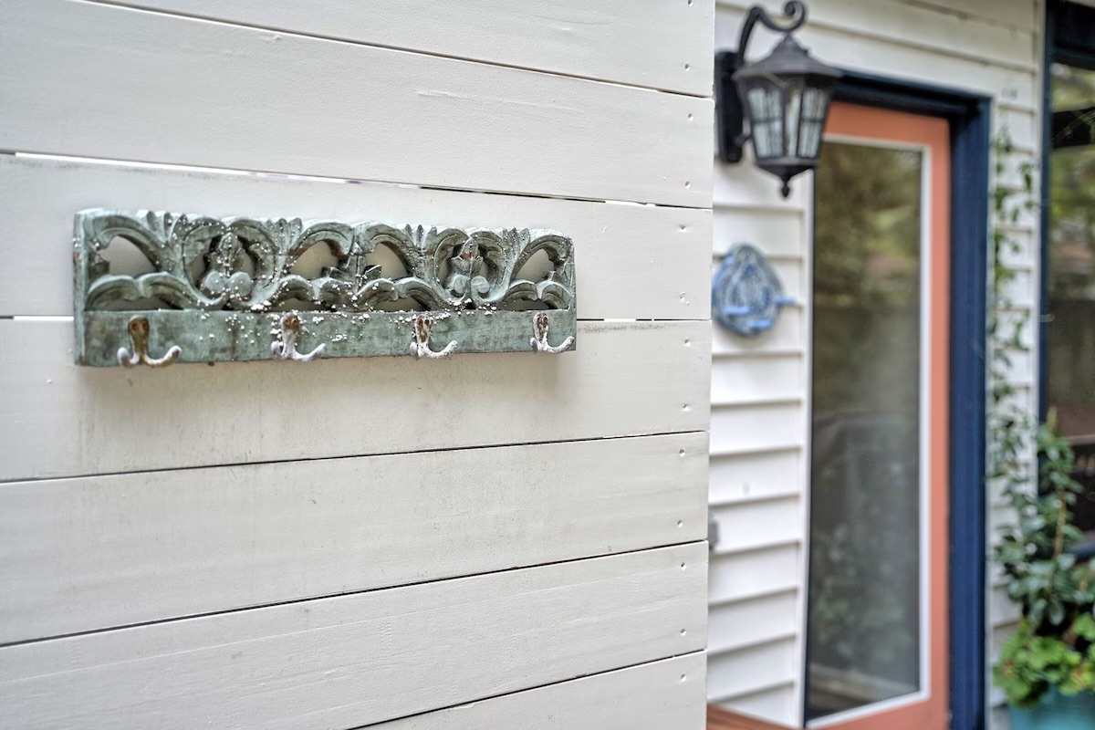 25 21st Avenue | Seas the Day | Outdoor Shower | IOP Escapes