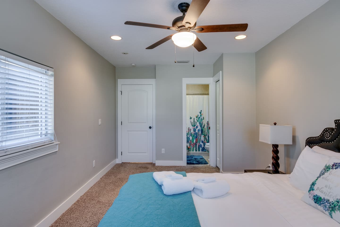 King Master Bedroom with Full En-Suite Bathroom