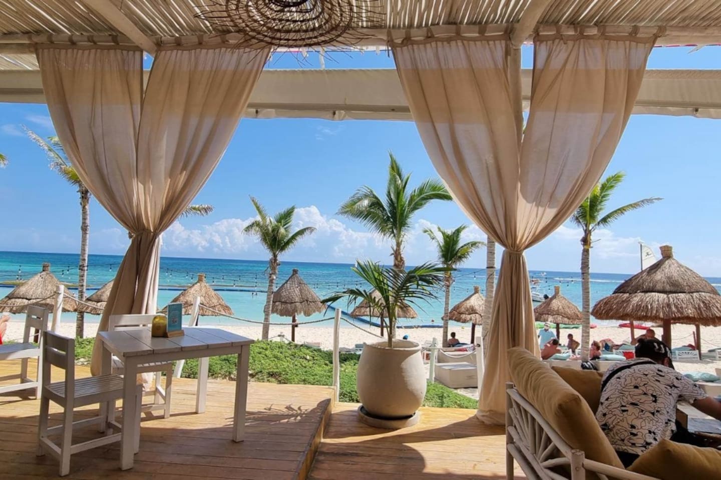Beach club restaurant 