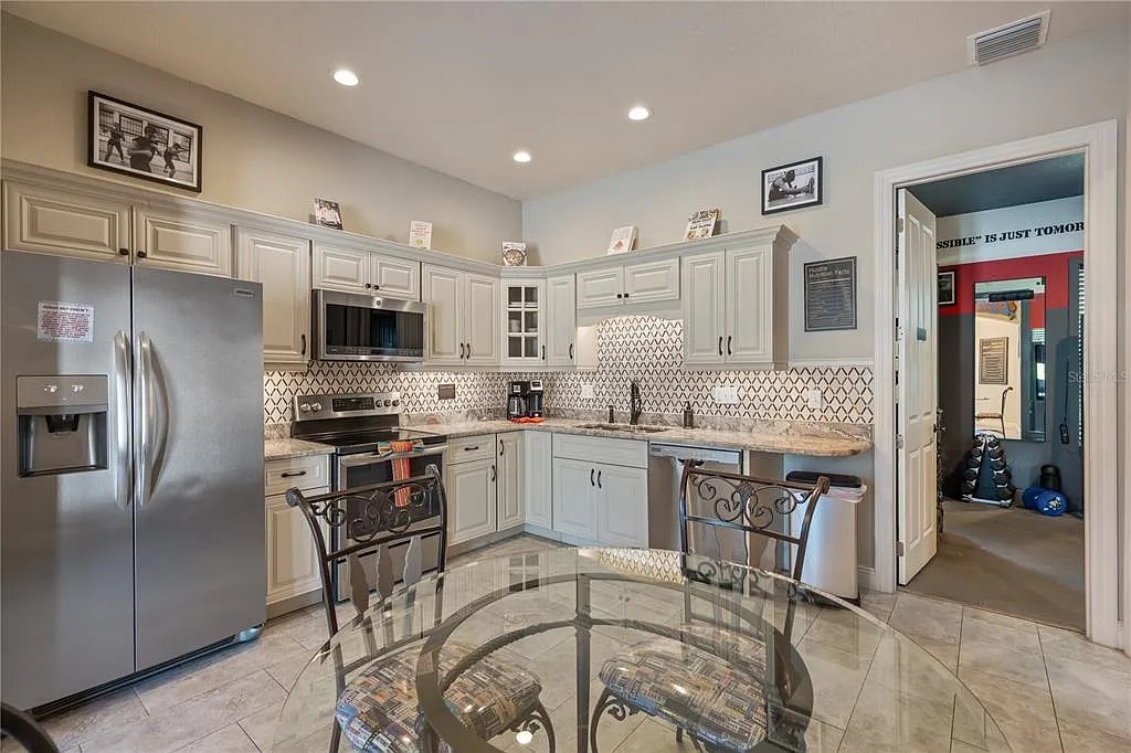 Cook your favorite meals in this bright, fully equipped kitchen.