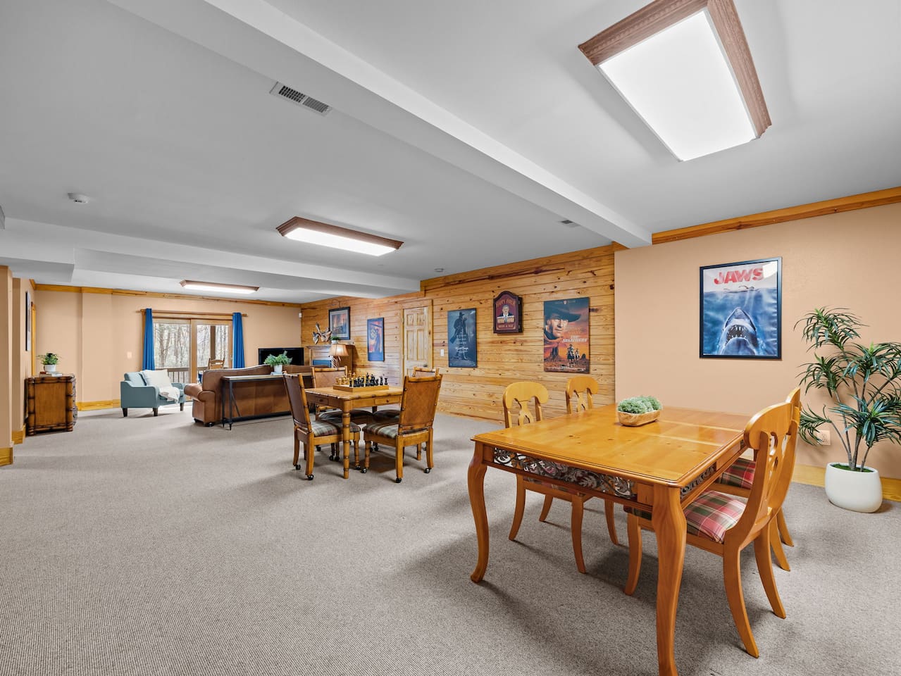 Lower level of the cabin