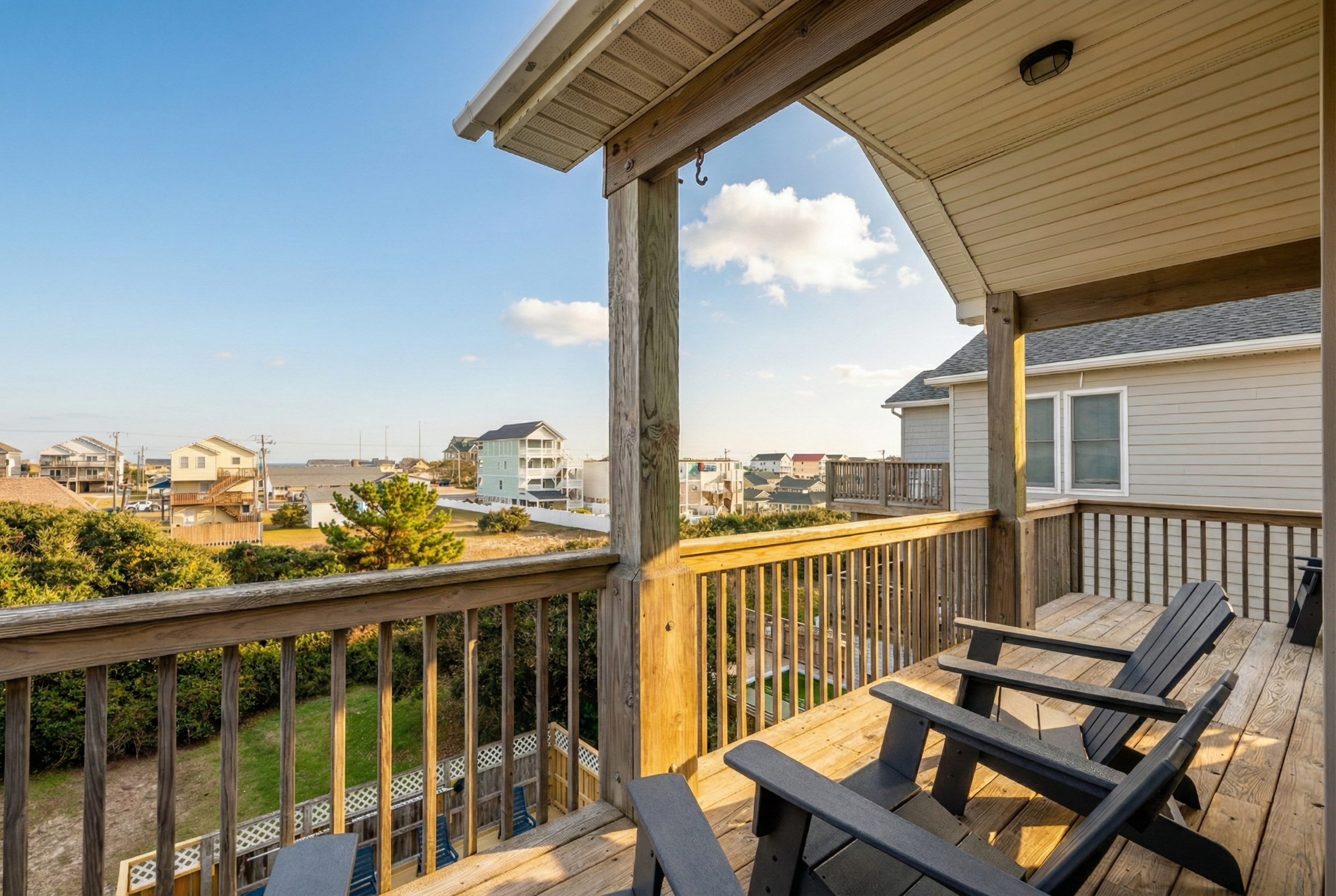 See and listen to the ocean on the 3rd floor deck, Accessible from the Livingroom