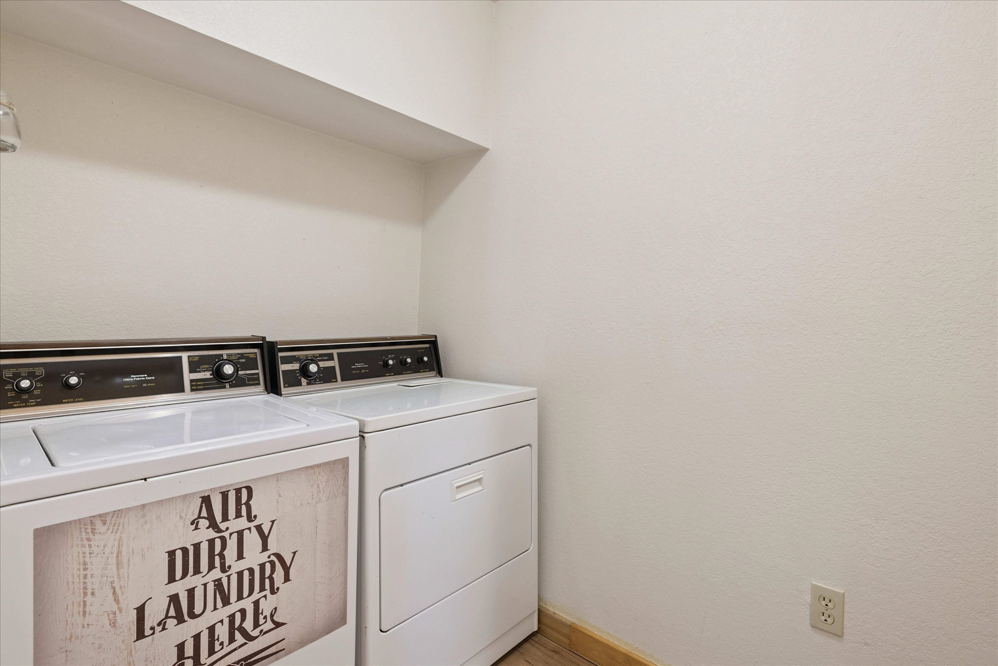 Laundry center