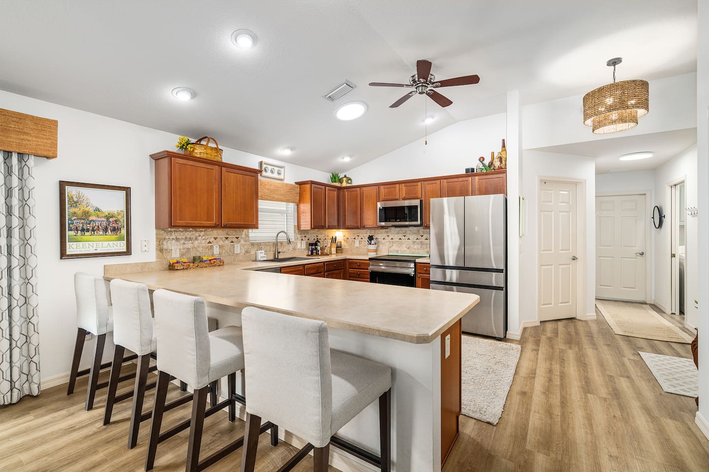 Enjoy your morning coffee or breakfast at the breakfast bar.