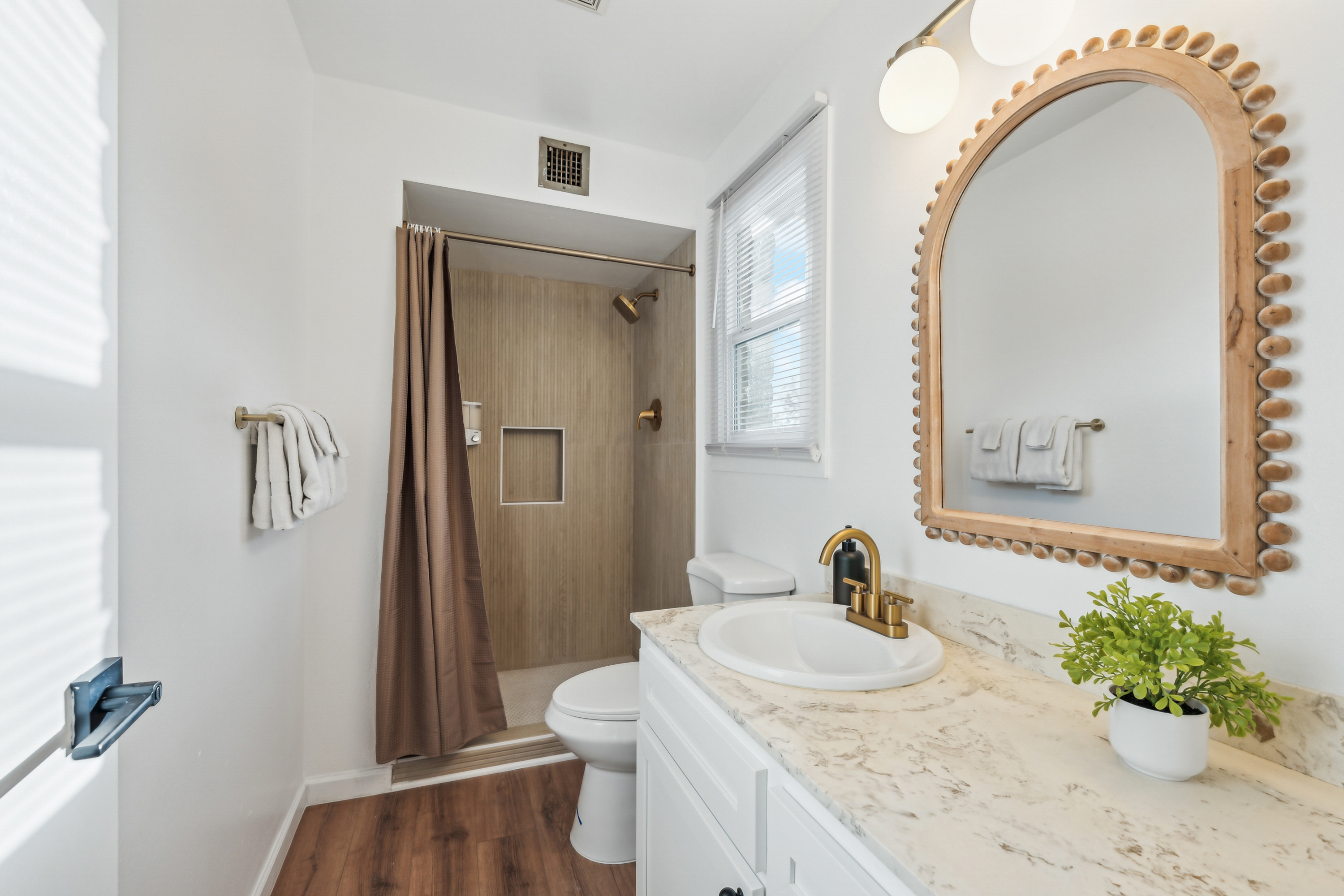 Fully Renovated Home with Pool 6