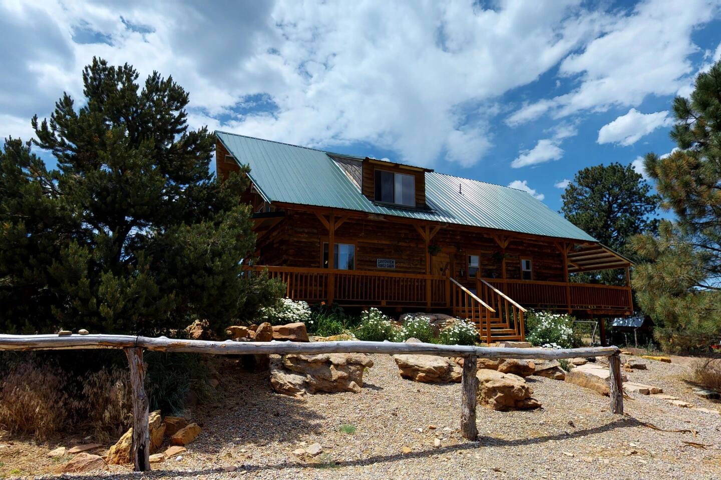 Canyon View Lodge, Sleeps 12 with TV Room