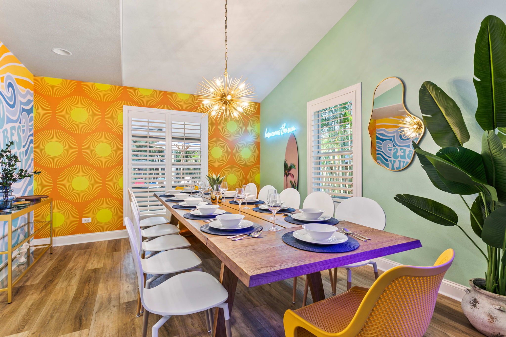 Seats 12 (plus 6 seats in the kitchen)