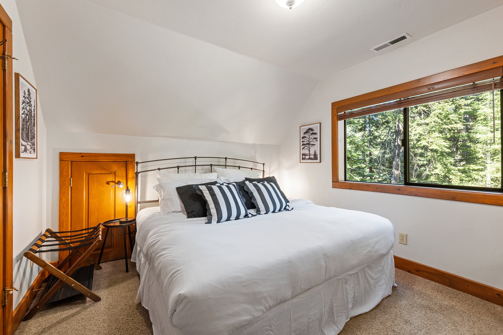 King Suite — 1 King bed