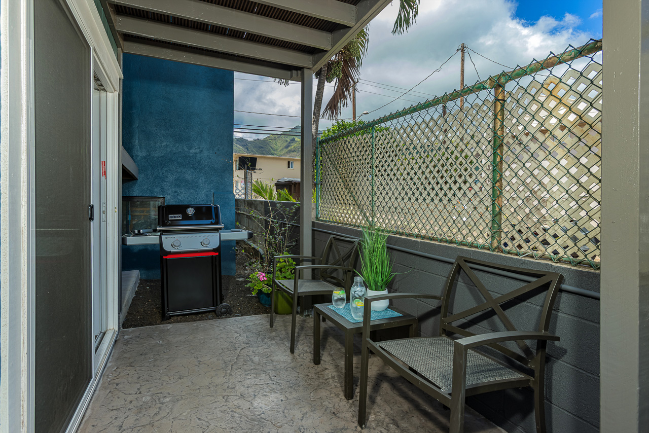Gas Grill with Seats for Sips While you BBQ