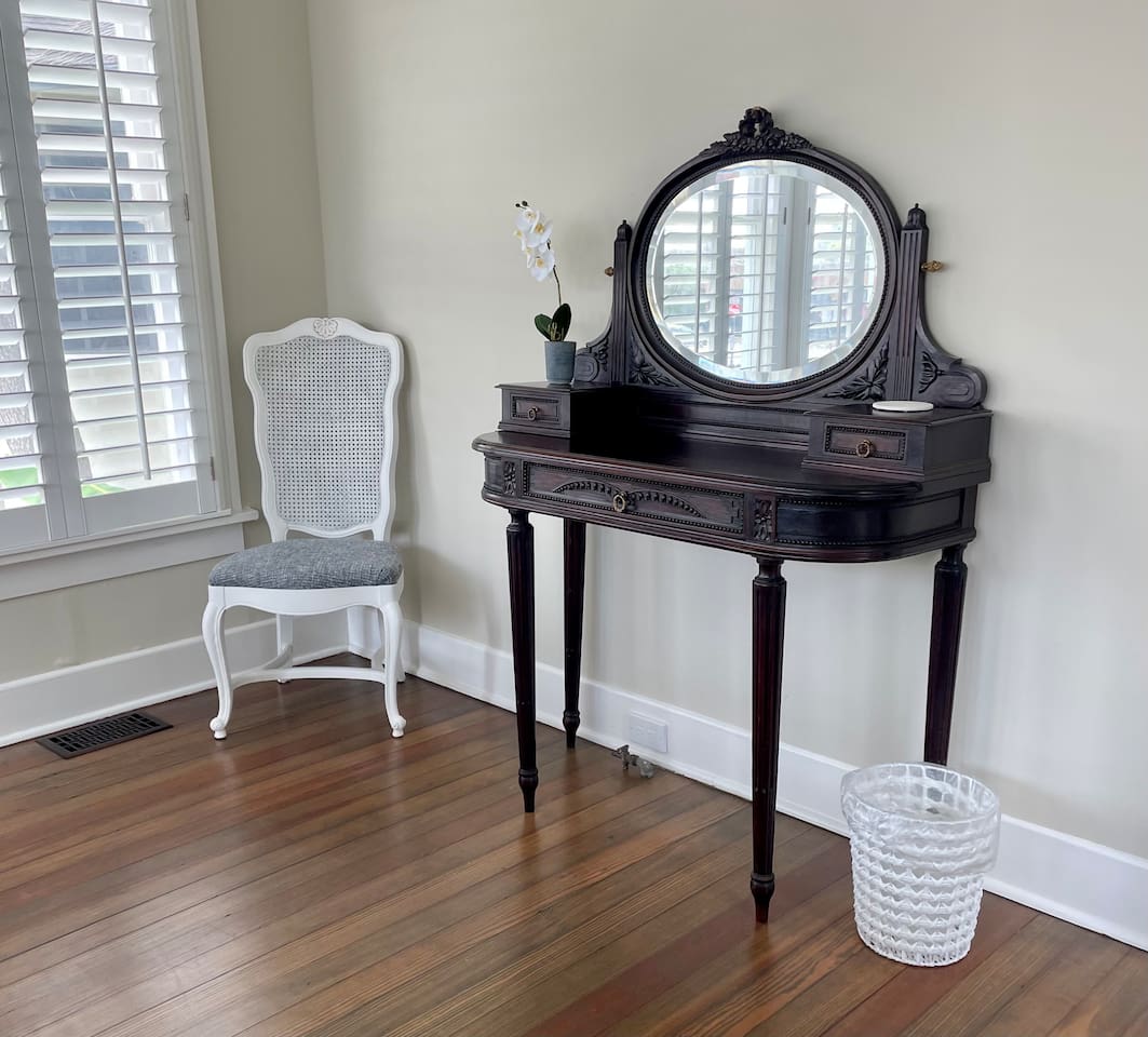 No need for a crowded bathroom. Get ready for an evening out at this stunning antique vanity.