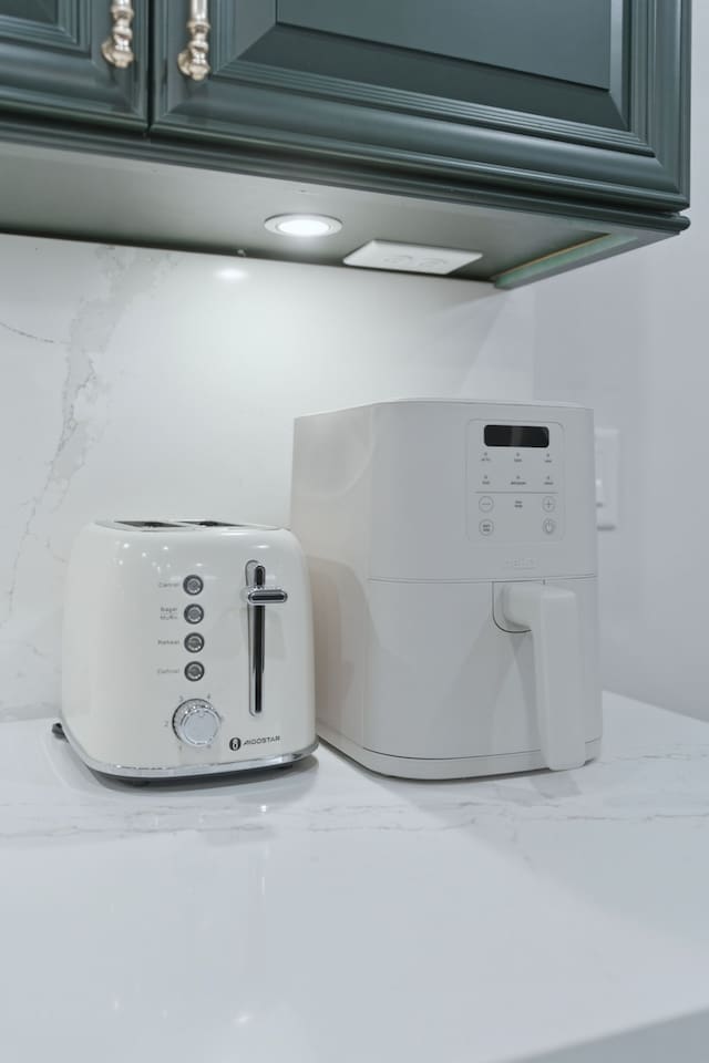 Convenient kitchen appliances including a toaster and air fryer—great for quick breakfasts, snacks, or easy meals at home.