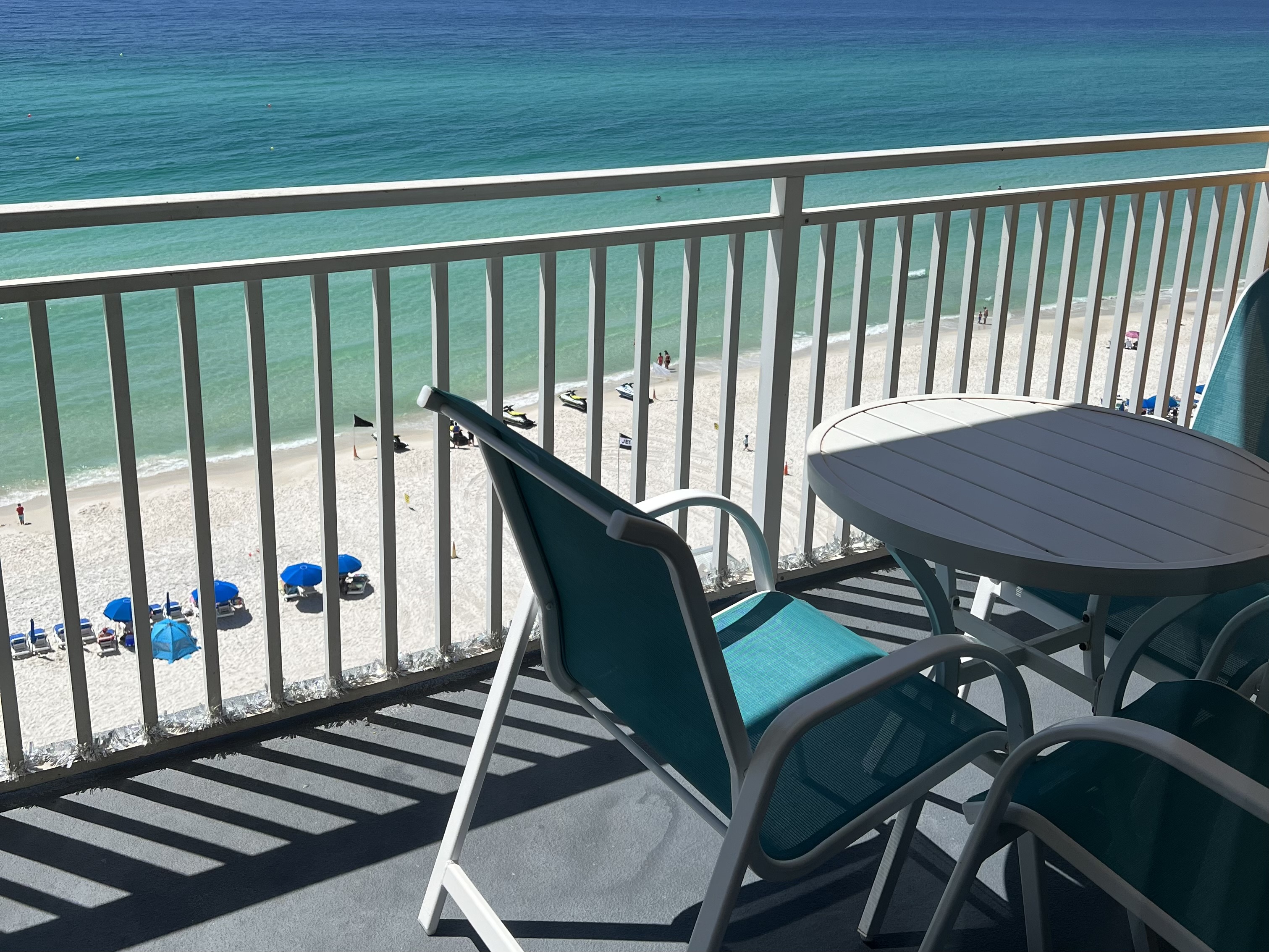 Balcony dining