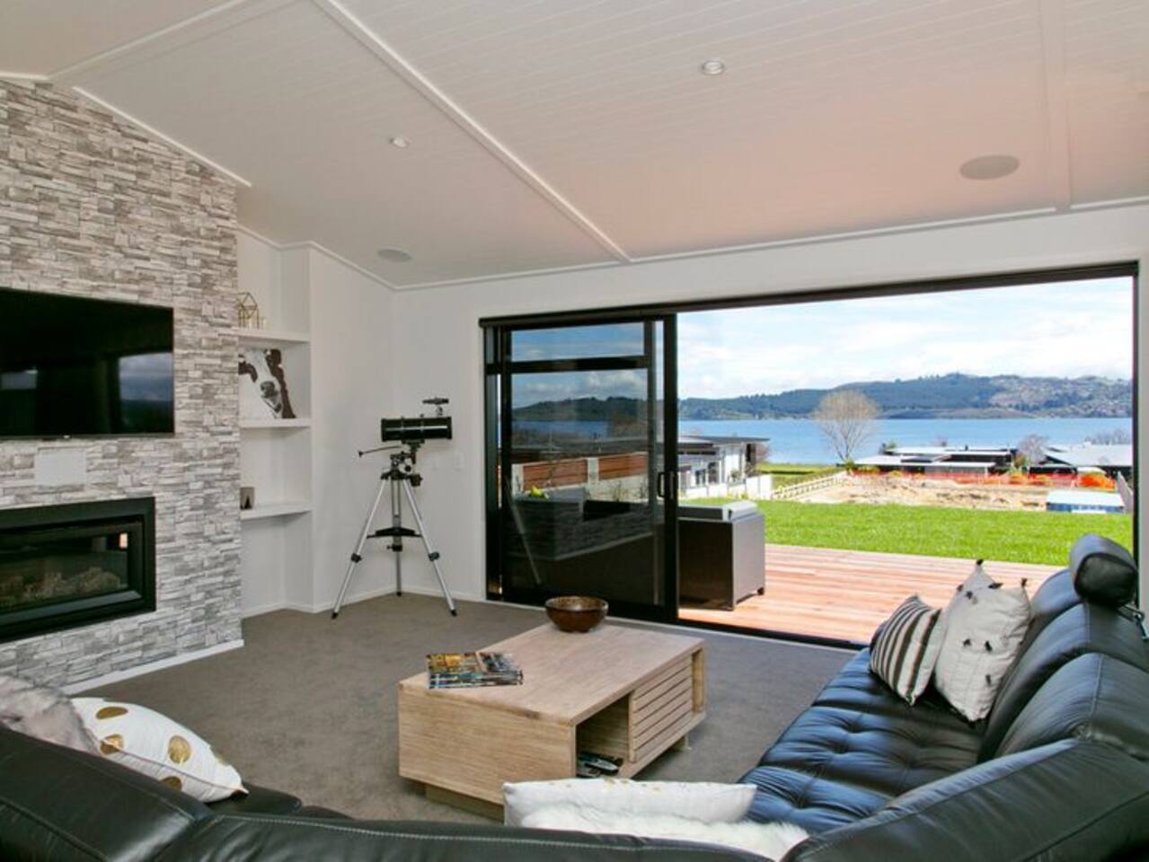 Lovely space for chilling Night and Day 