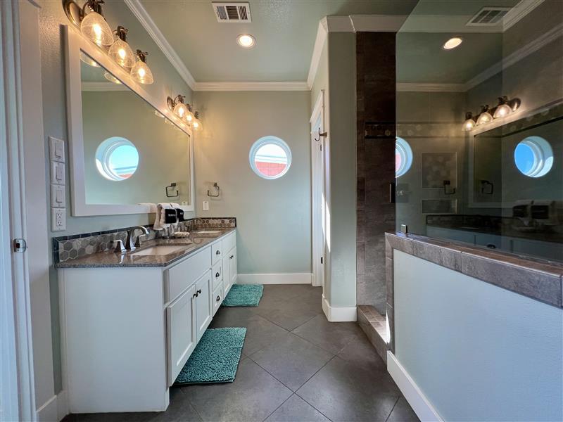 Crystal Paradise Bathroom 3: Our bathrooms are roomy, well-lit, and designed for comfort and convenience.