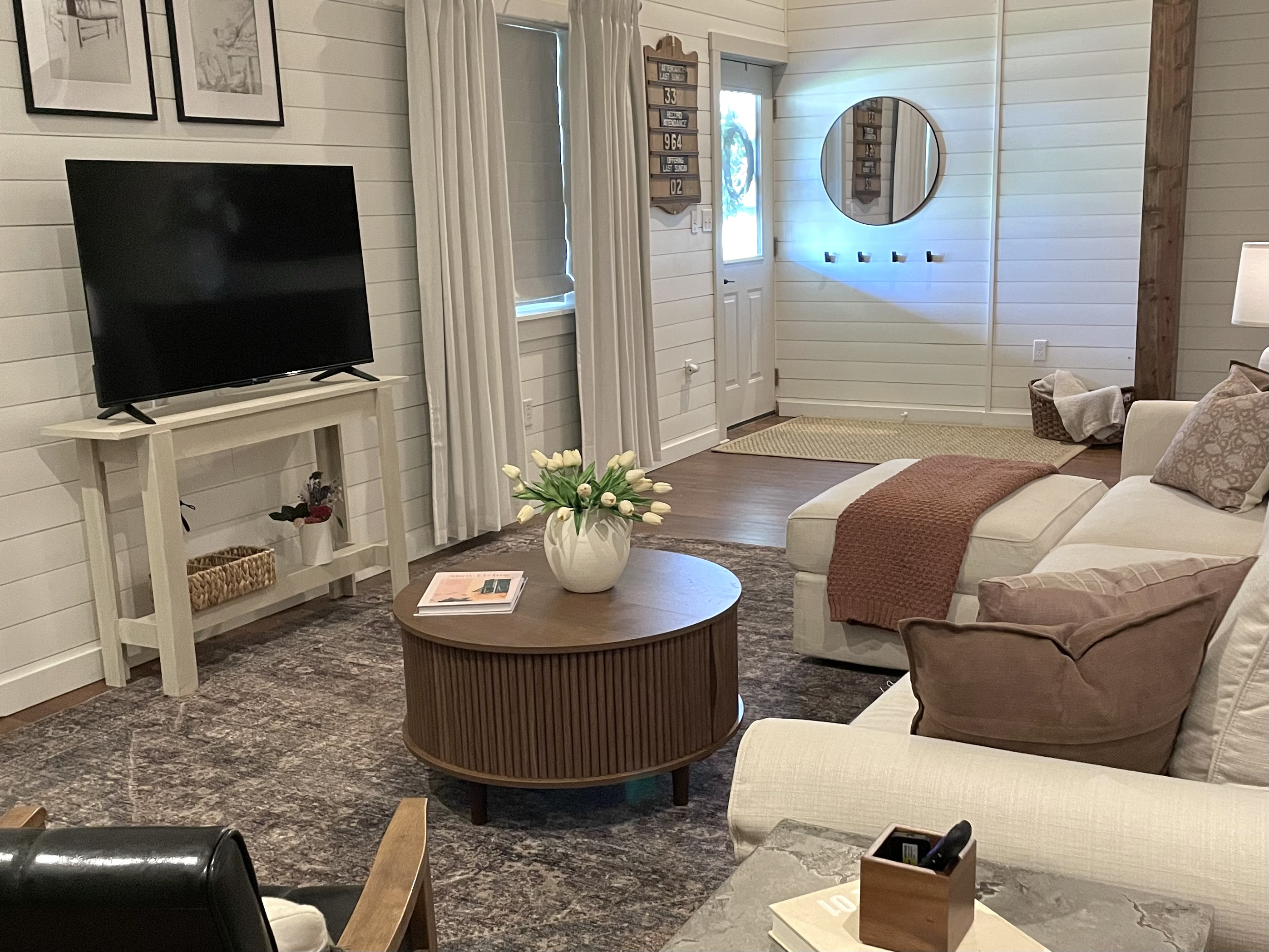 Smart TV and easy access to the entryway make settling in simplae and convenient.