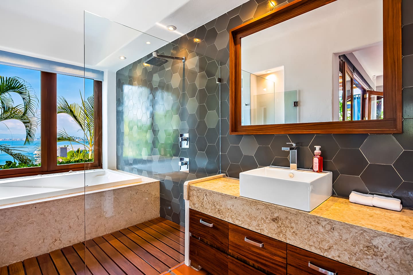 Suite 6 Bathroom