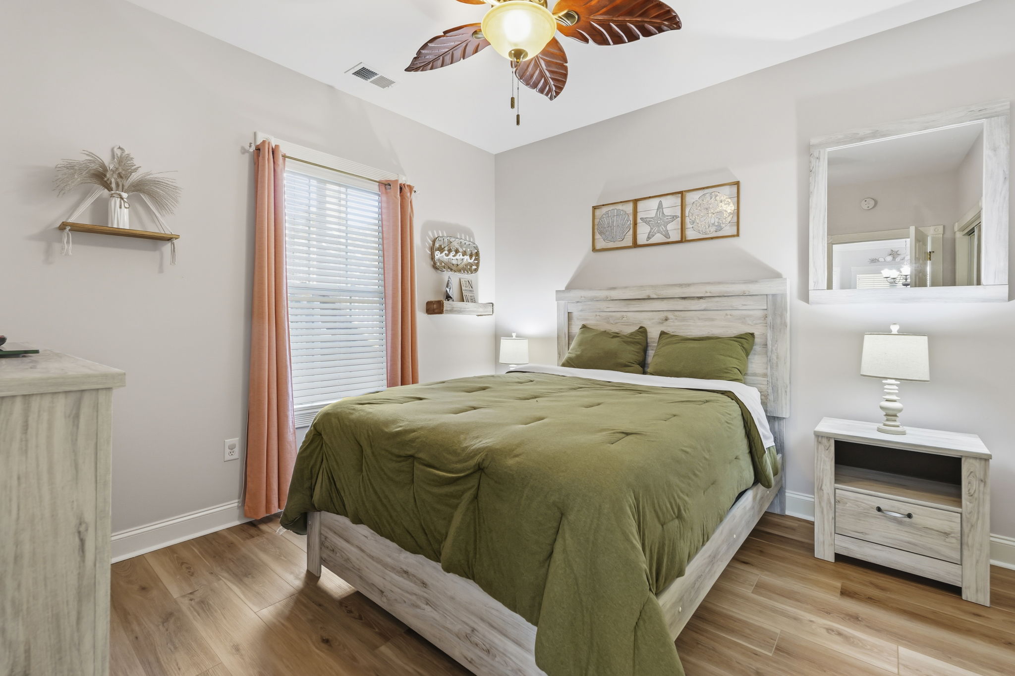 Second Bedroom with Queen Bed and ensuite bathroom