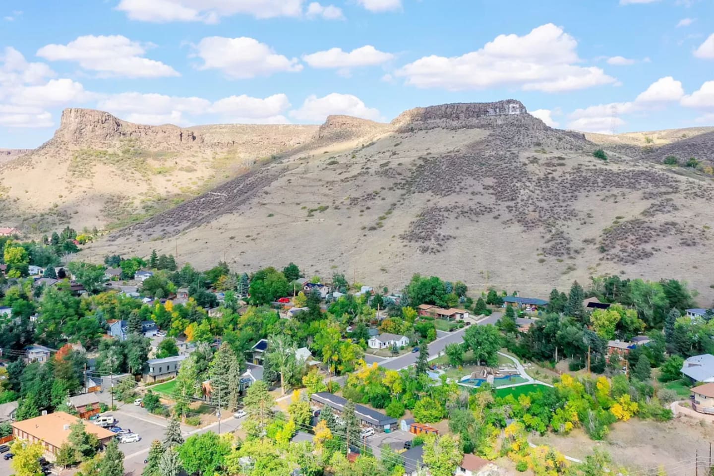 These mountain views are visible from your bedroom and living room! You're minutes away from hundreds of trails and breathtaking views, and you're not even in the mountains, yet!