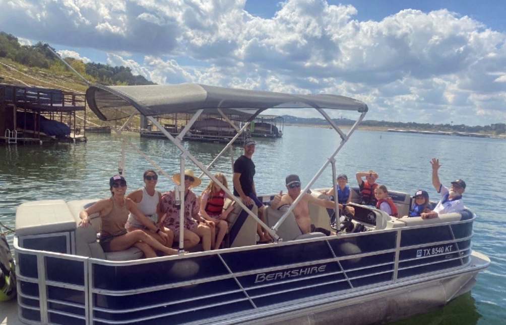 boating on lago vista lake