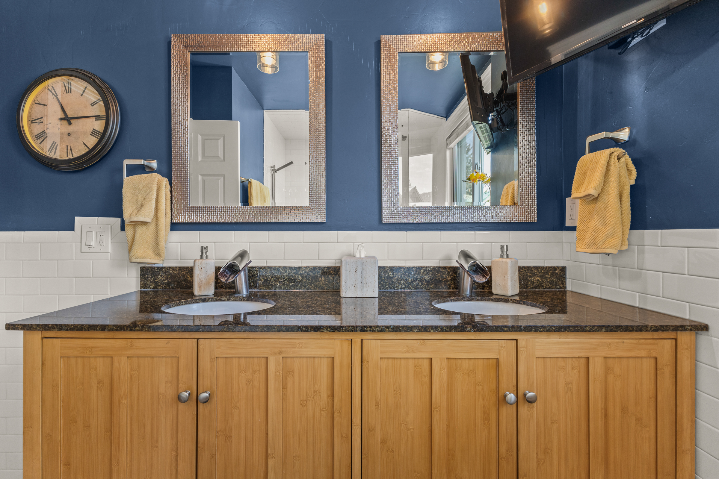 Ensuite Bathroom #1 | Double Vanity Sinks