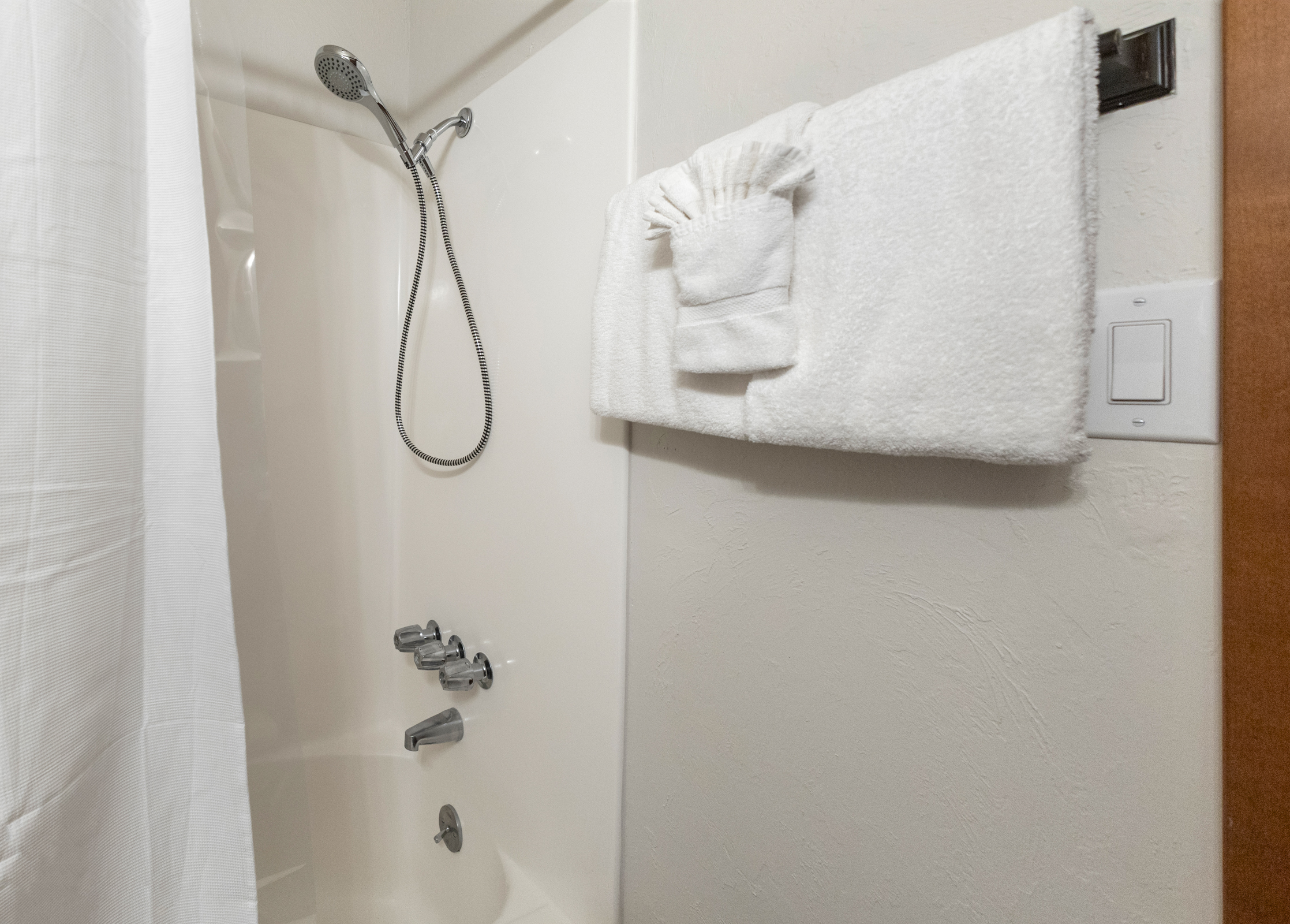 Bathroom #2 | Tub/Shower Combo