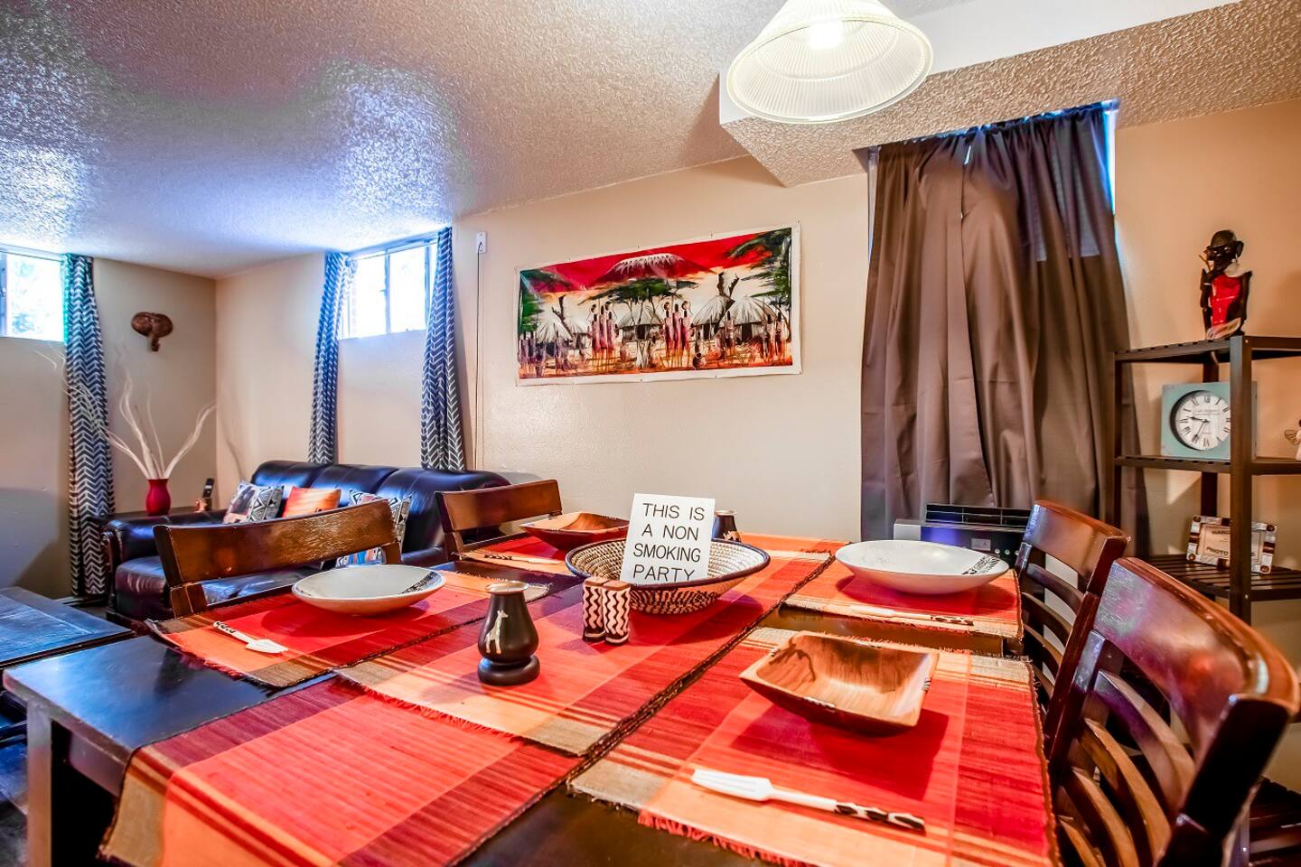 Dining area that comfortably holds 4.  This is a non-smoking suite.