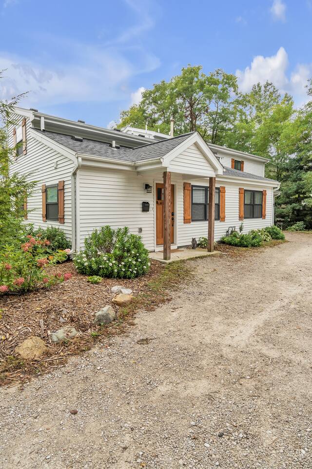 Arriving by car(s)? We've got plenty of parking space on the driveway and even one in the garage.
