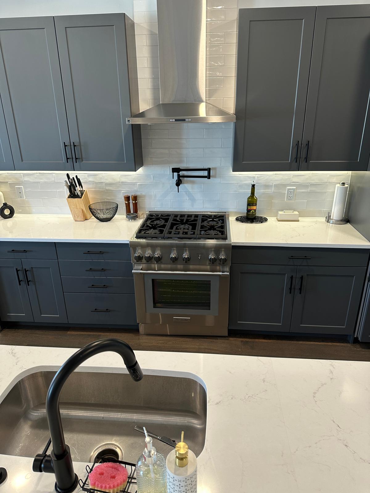Chef's Stove with Full Hood