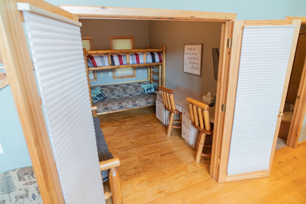 Office w/ 2 futons and an upper bunk