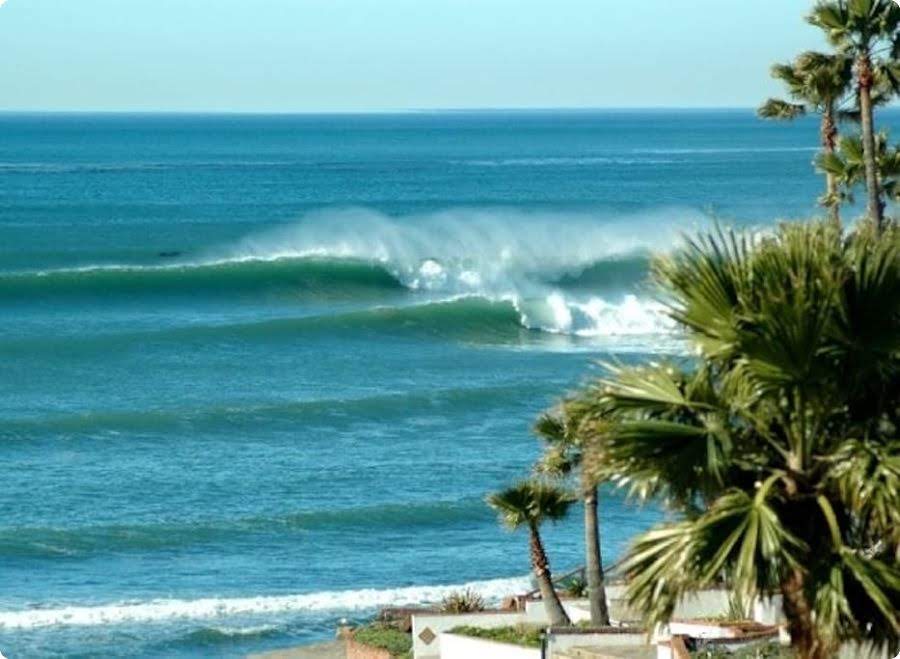 Las Gaviotas Surfing
