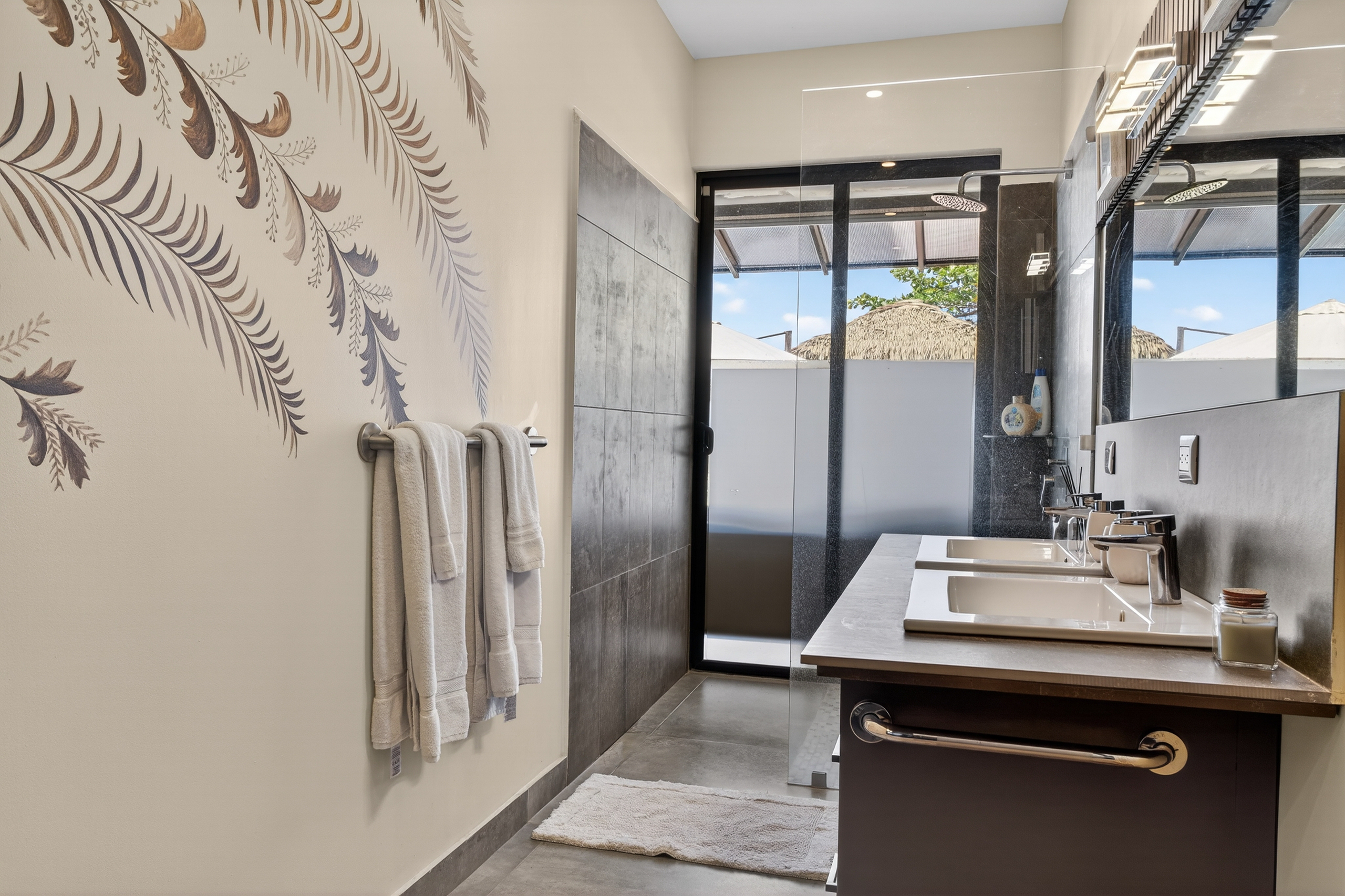 Suite 6 Bath