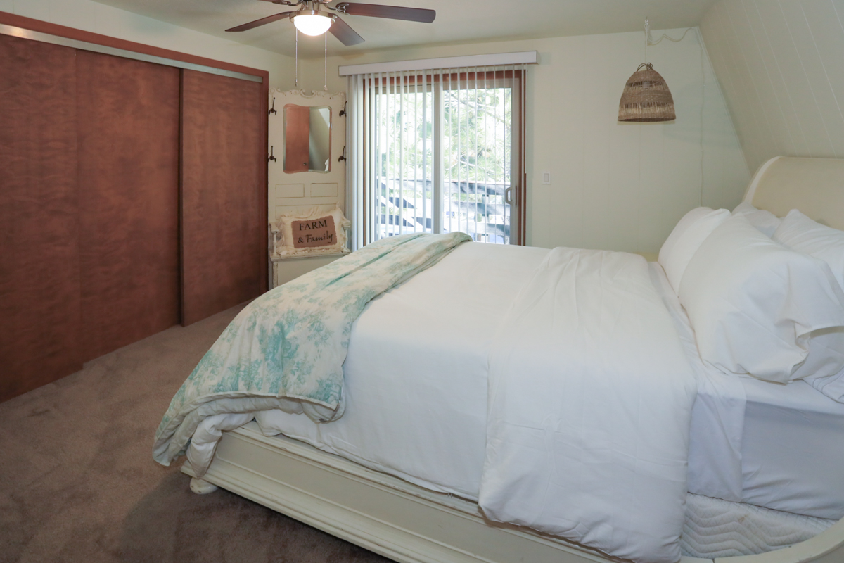 Ceiling Fan, sitting chair, lots of light... but shades for darkening when you want a nap. (Naps rock!)