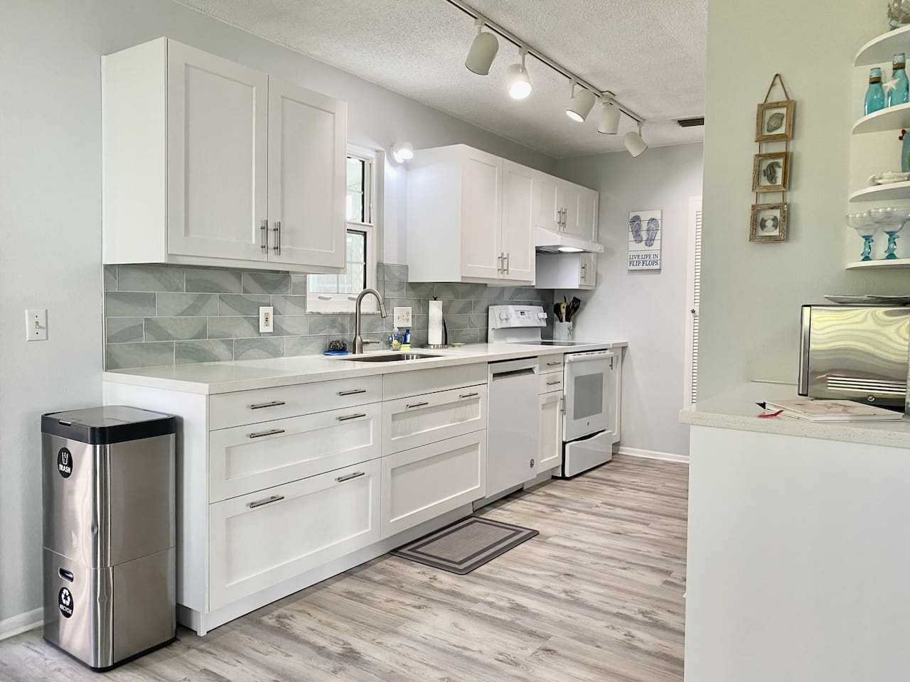 A bright, beach-inspired kitchen fully equipped with everything you need to cook and enjoy meals together—from cookware and utensils to modern appliances. Perfect for everything from morning coffee to a fresh seafood dinner!
