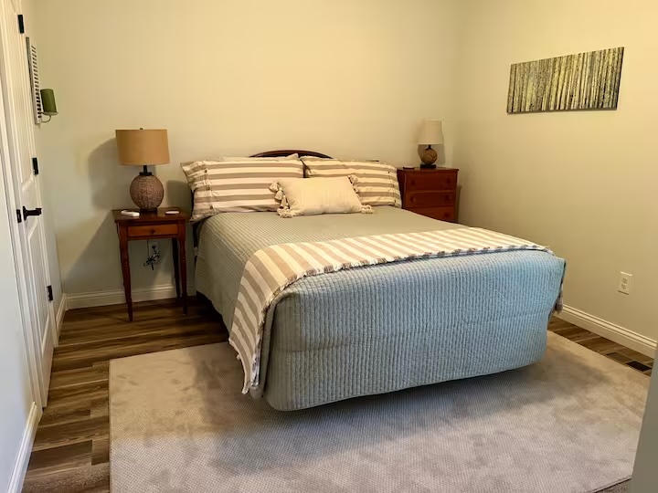 queen bedroom