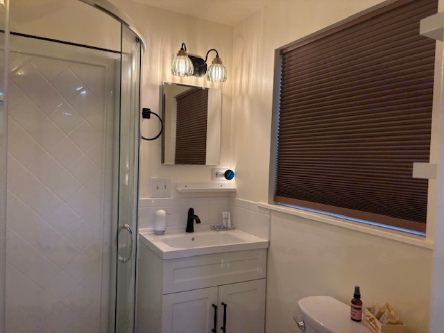 Fully renovated Ensuite Bathroom.