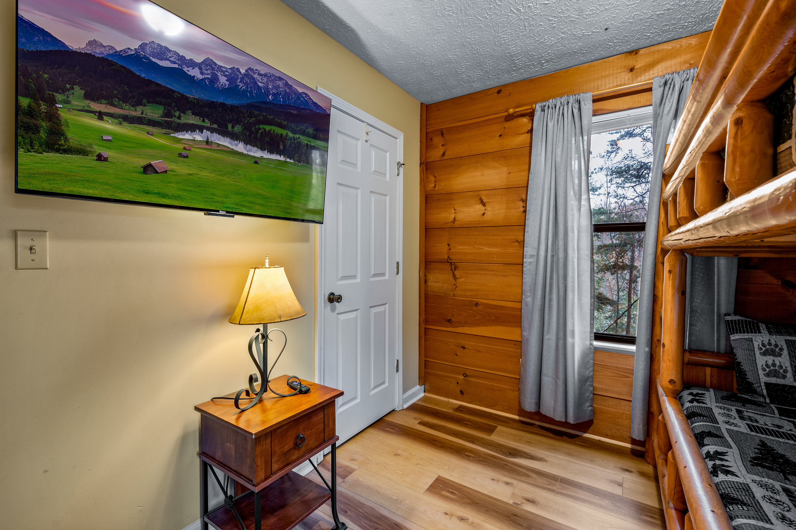 Twin over Twin bunkroom