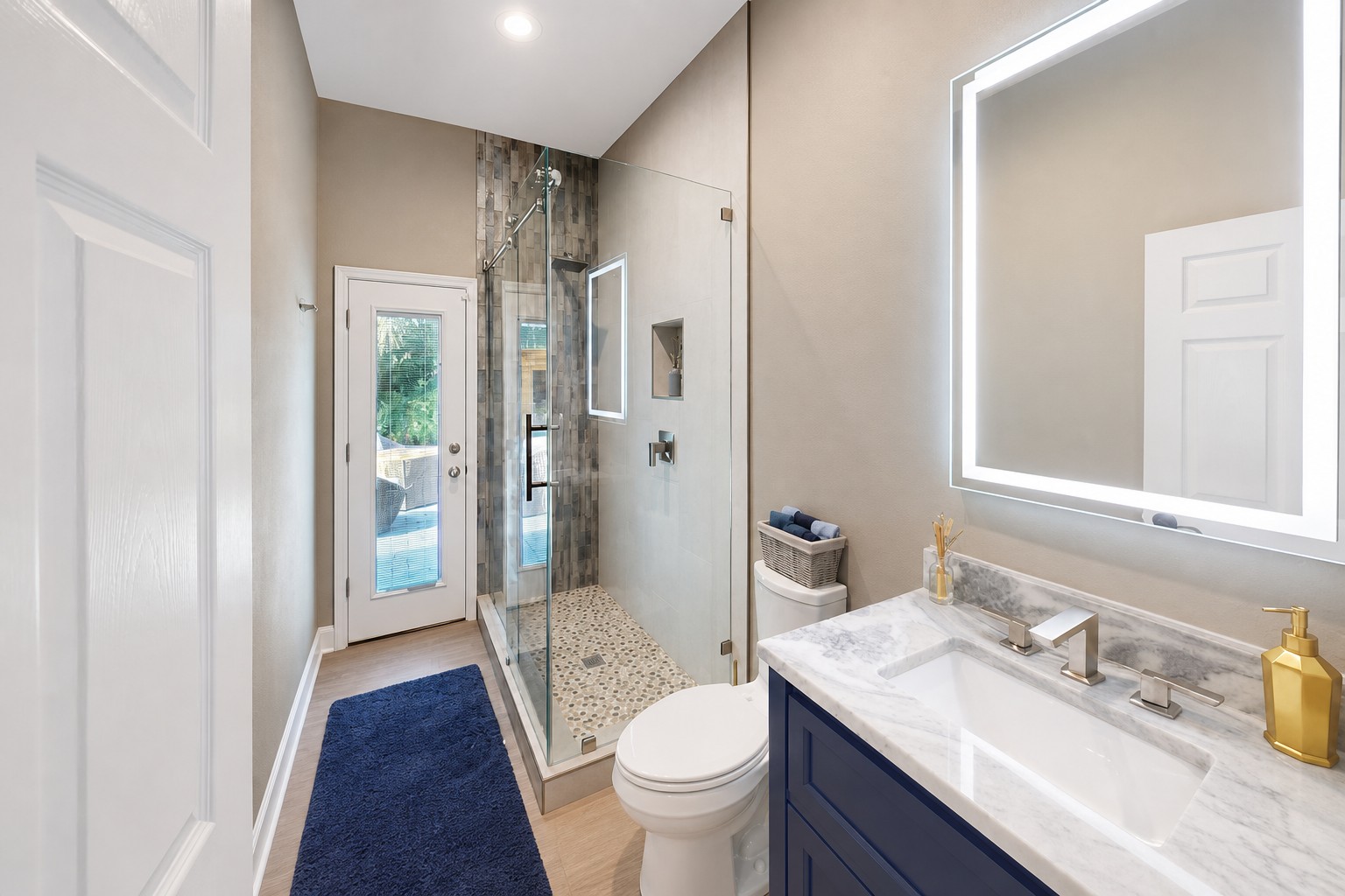 Clean hallway bathroom w/ fresh, modern touches.