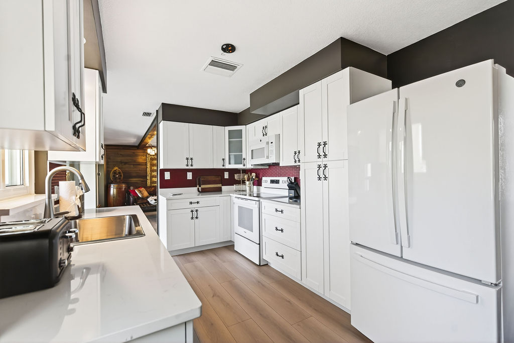 Galley is WORK IN PROGRESS: – Fully equipped kitchen where modern comforts meet seafaring charm. Cook up a feast fit for captains and crew, or simply raid the fridge after a long day of adventure.