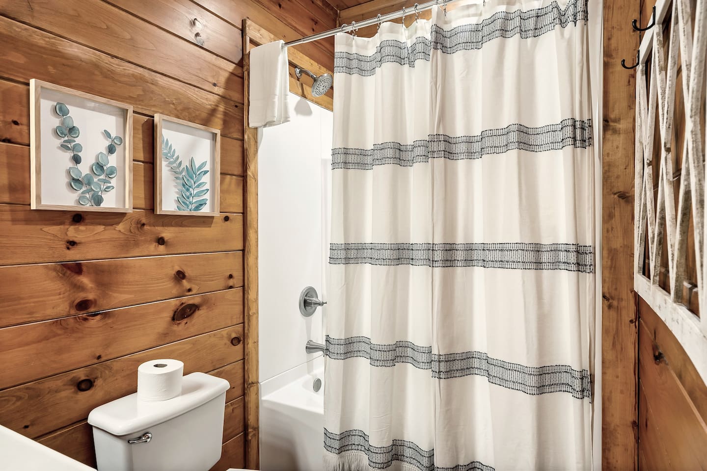 Full bathroom with shower/bathtub combo.