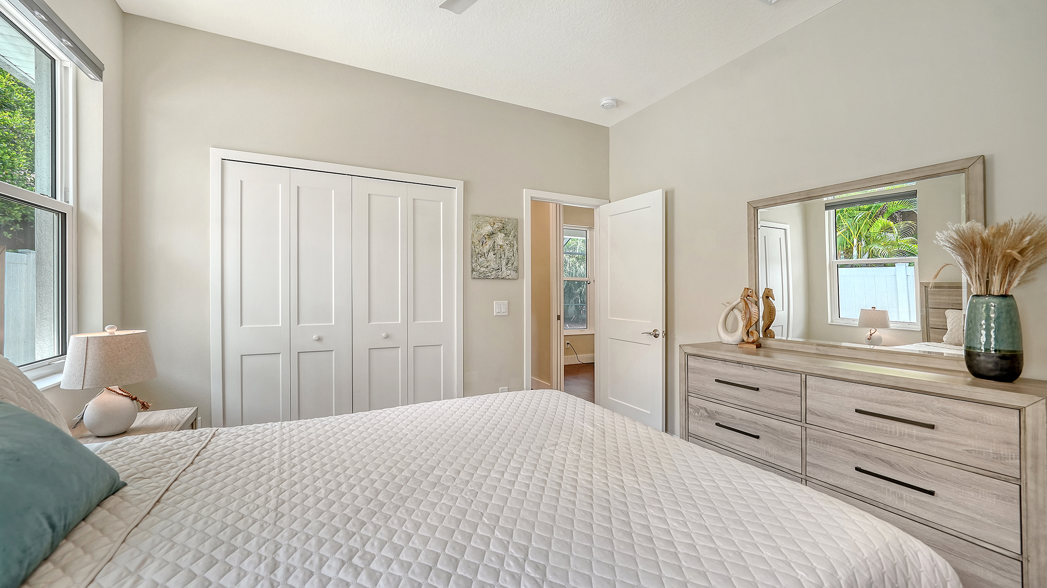 Alternative view of Queen bedroom