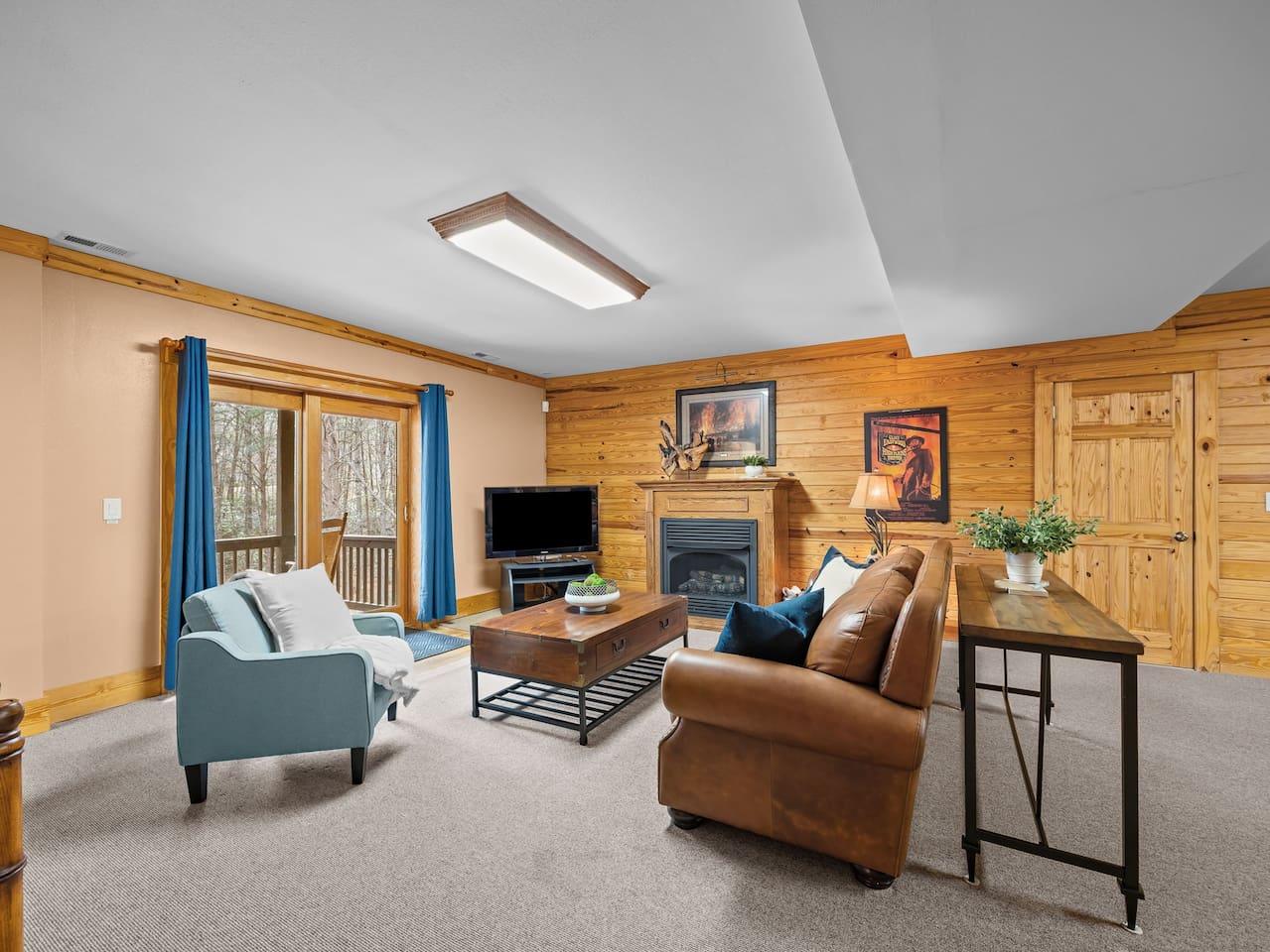 Lower level of the cabin