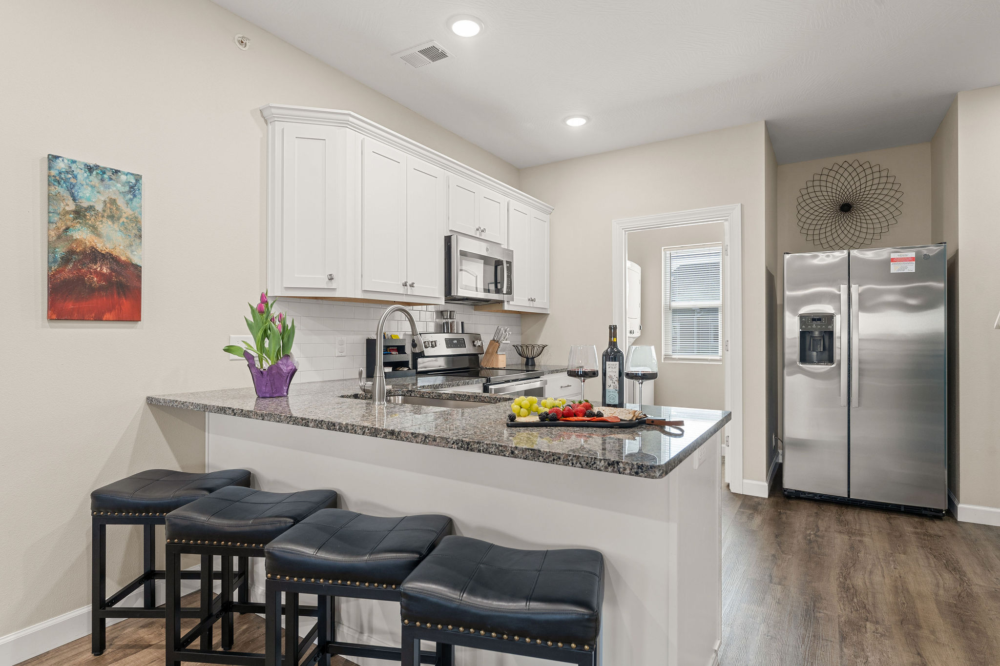 The comfy benches at the snack bar have plenty of room for the kids to eat, watch you prep in the kitchen, or do a puzzle!


