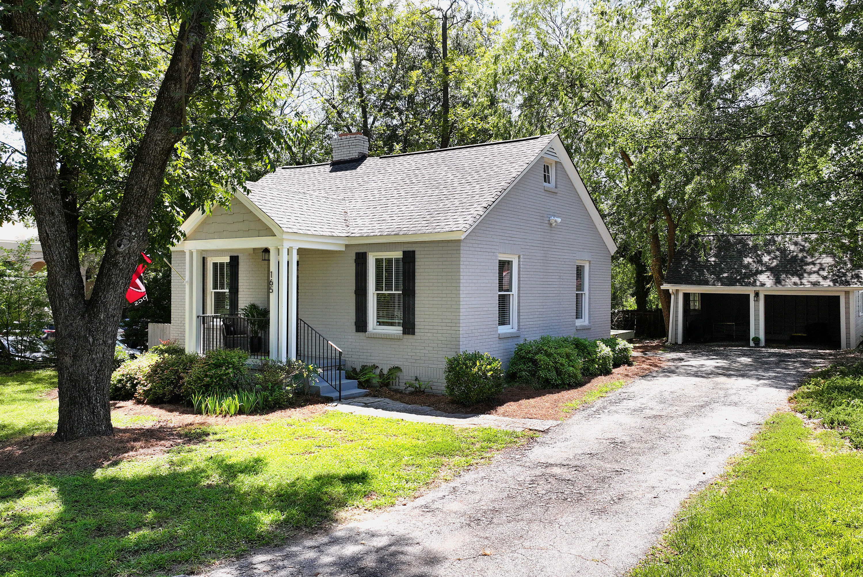 Quaint cottage with driveway parking