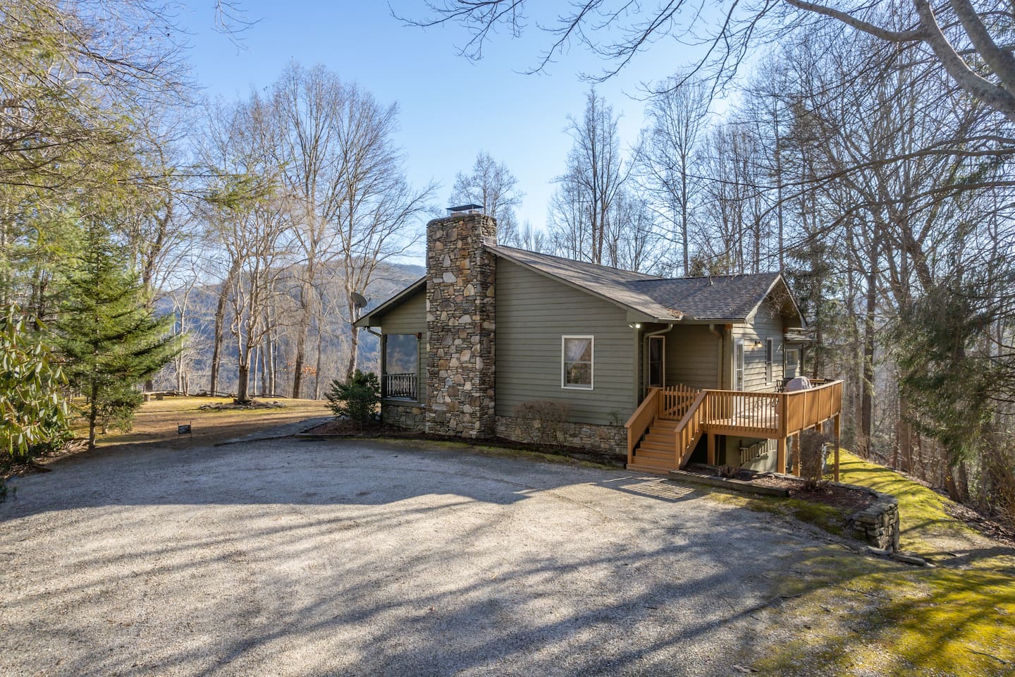Welcome to the secluded home, "Hickory Nut Hideaway".
